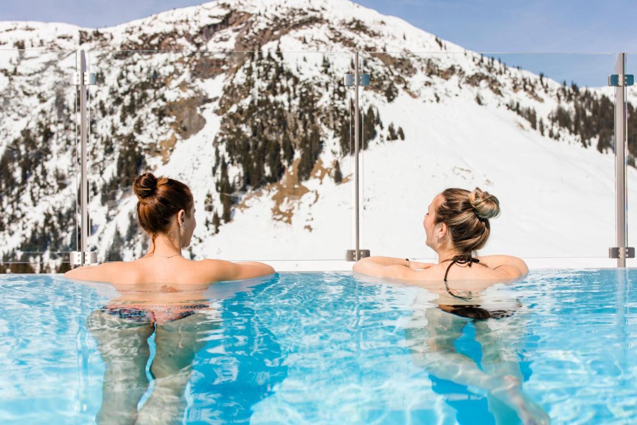 Alpenparks Hotel & Apartment Arlberg Warth Mit Pool Exterior foto