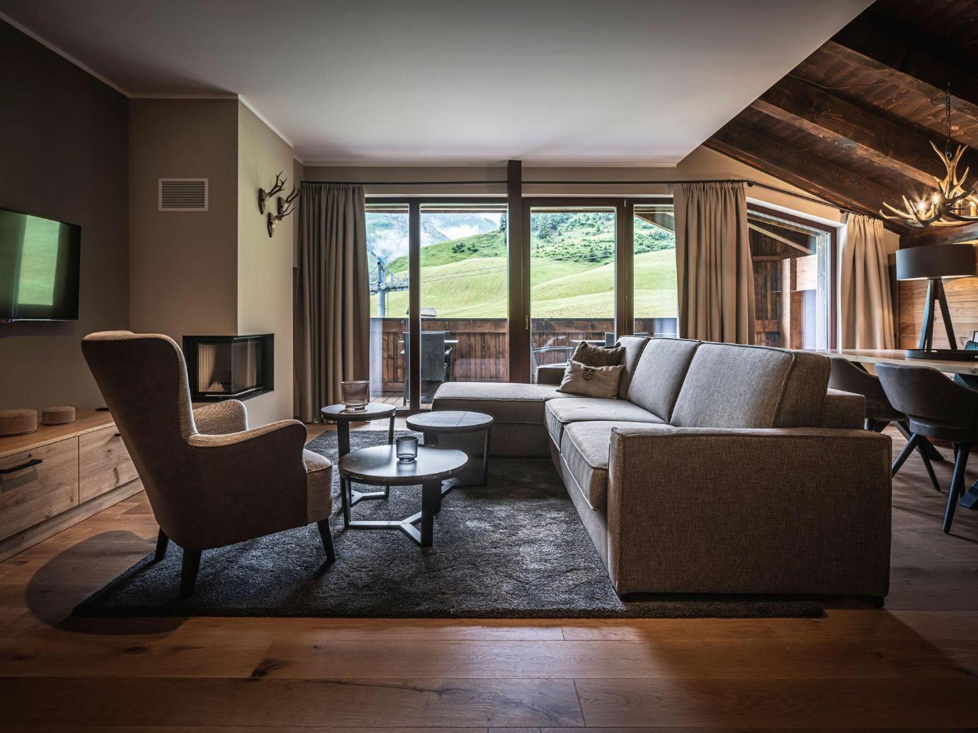 Alpenparks Hotel & Apartment Arlberg Warth Mit Pool Exterior foto