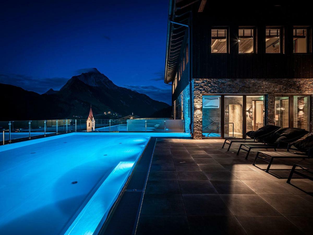 Alpenparks Hotel & Apartment Arlberg Warth Mit Pool Exterior foto